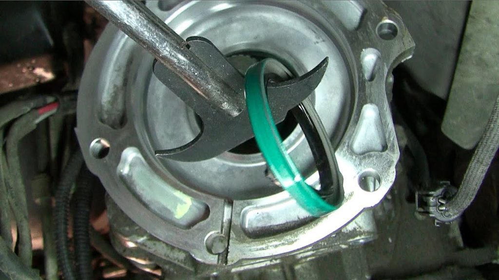 How to Fix Oil Leak between Engine And Transmission - Motor Riderz
